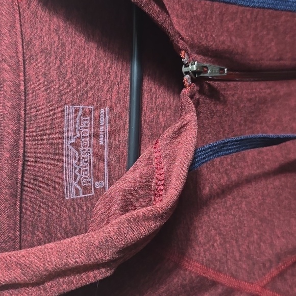 Patagonia Women's Red and Burgundy Hoodie - Picture 4 of 4